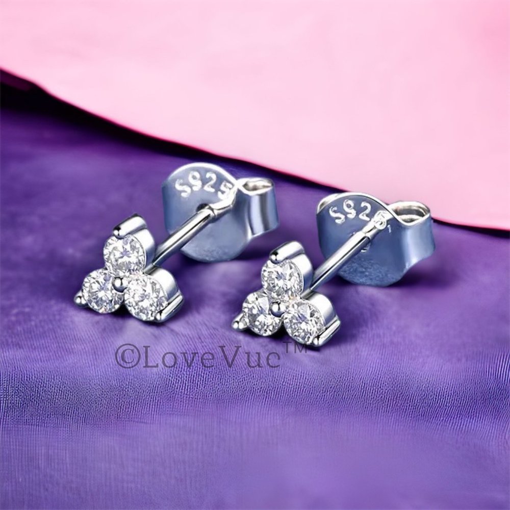 0.20ct. t.w. Diamond Tri-stone Brilliant Cut Stud Earrings - Picture 1 of 16
